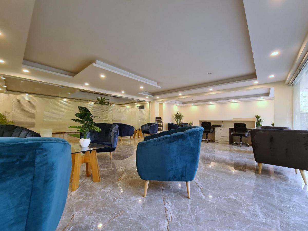 Hotel Golf View Sakura-Golf Course Road Gurgaon Exteriör bild