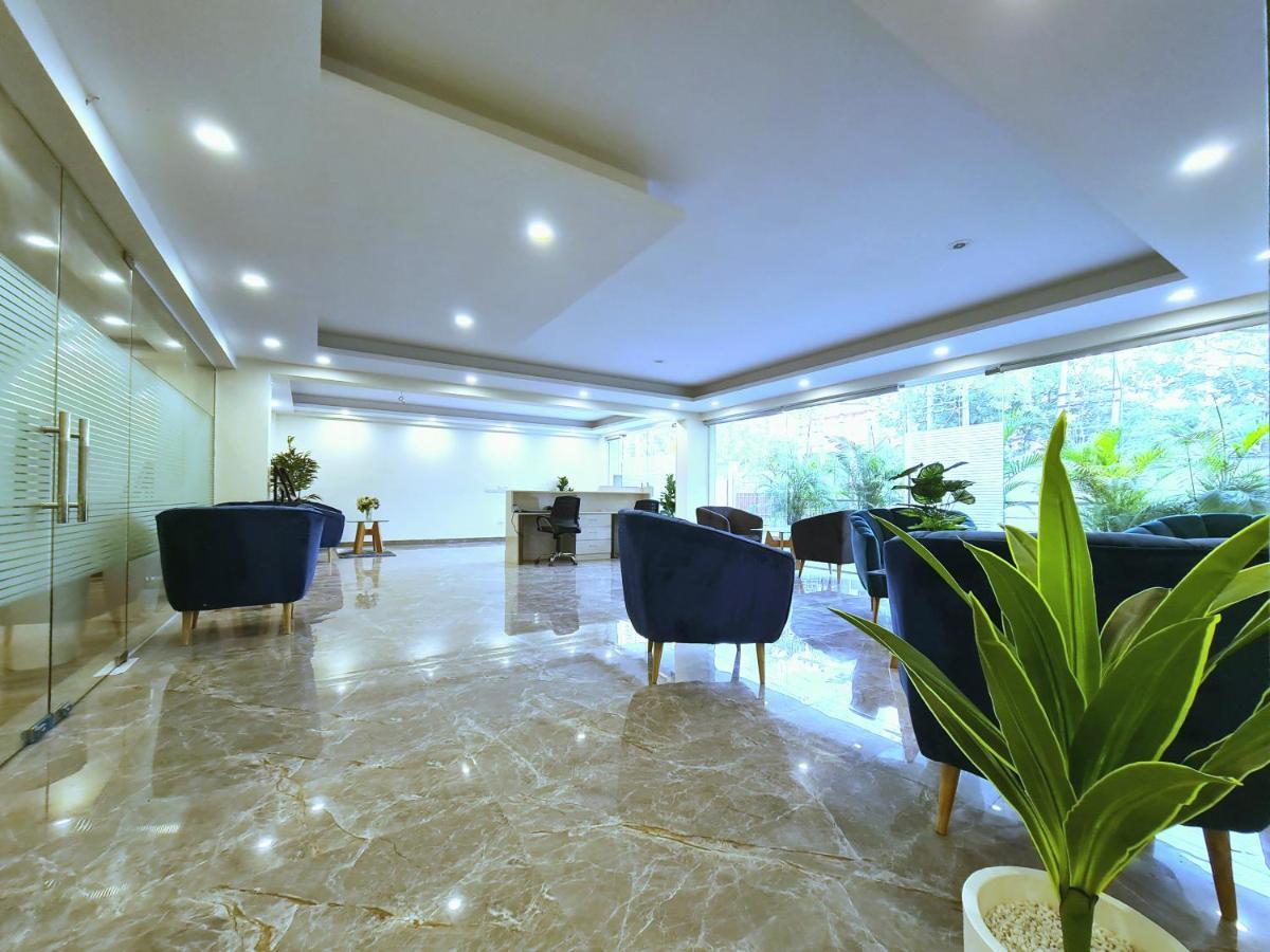 Hotel Golf View Sakura-Golf Course Road Gurgaon Exteriör bild